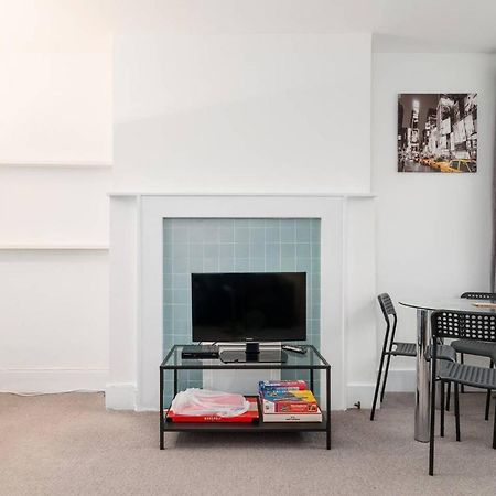 לונדון Guestready - Modern 2-Bed For 4 In Golders Green! מראה חיצוני תמונה