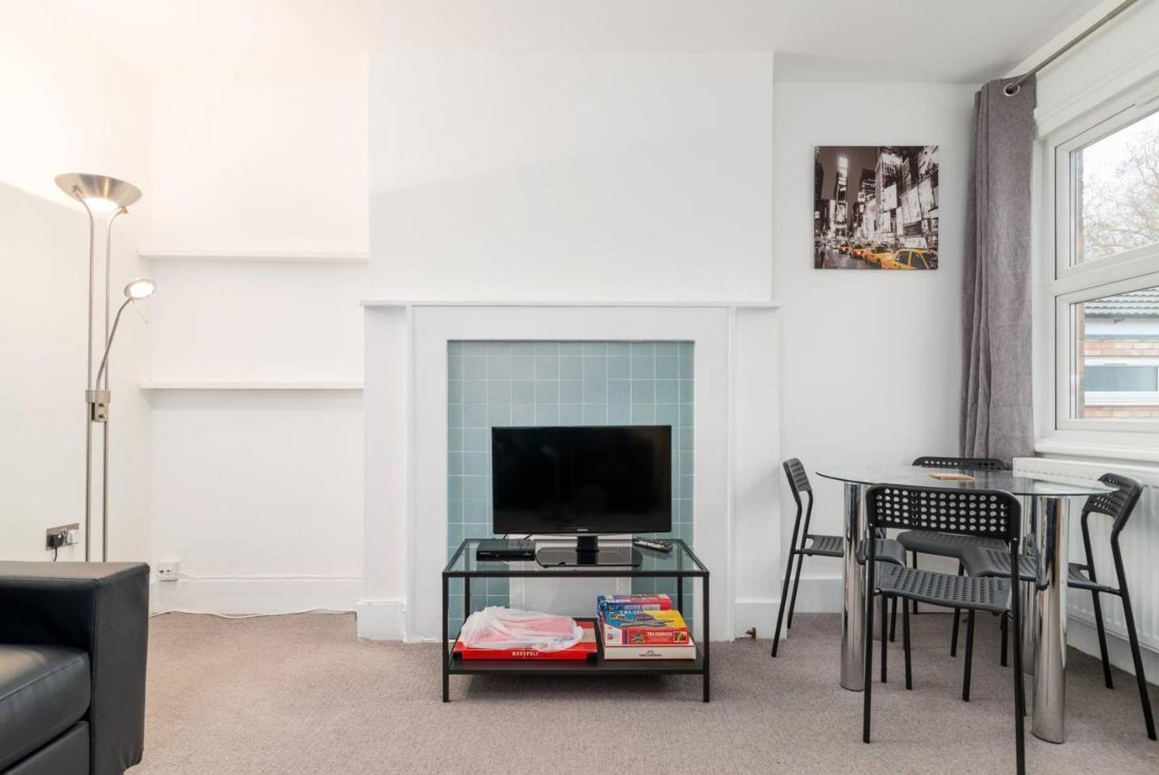 לונדון Guestready - Modern 2-Bed For 4 In Golders Green! מראה חיצוני תמונה